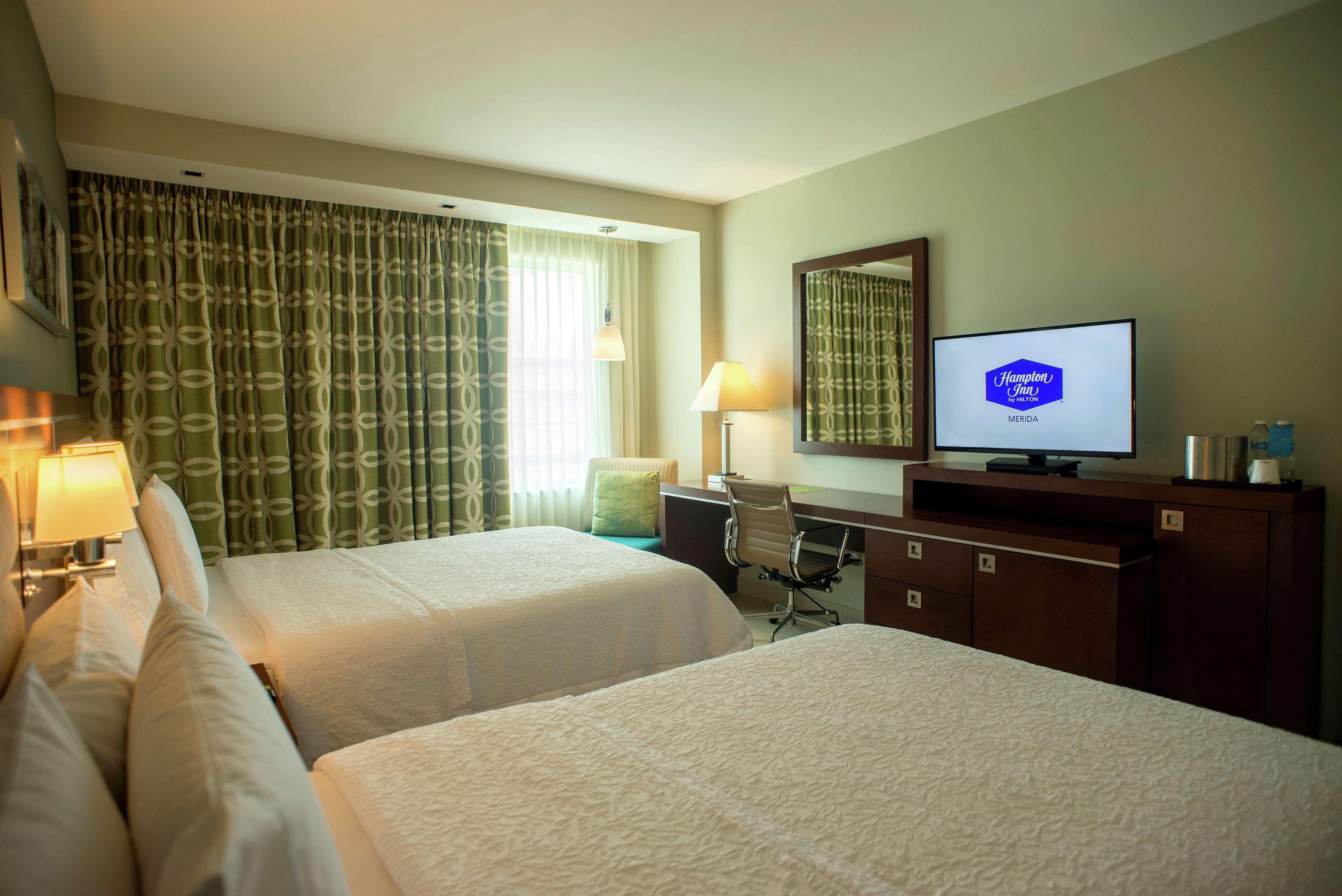Hampton Inn By Hilton Merida Exterior photo