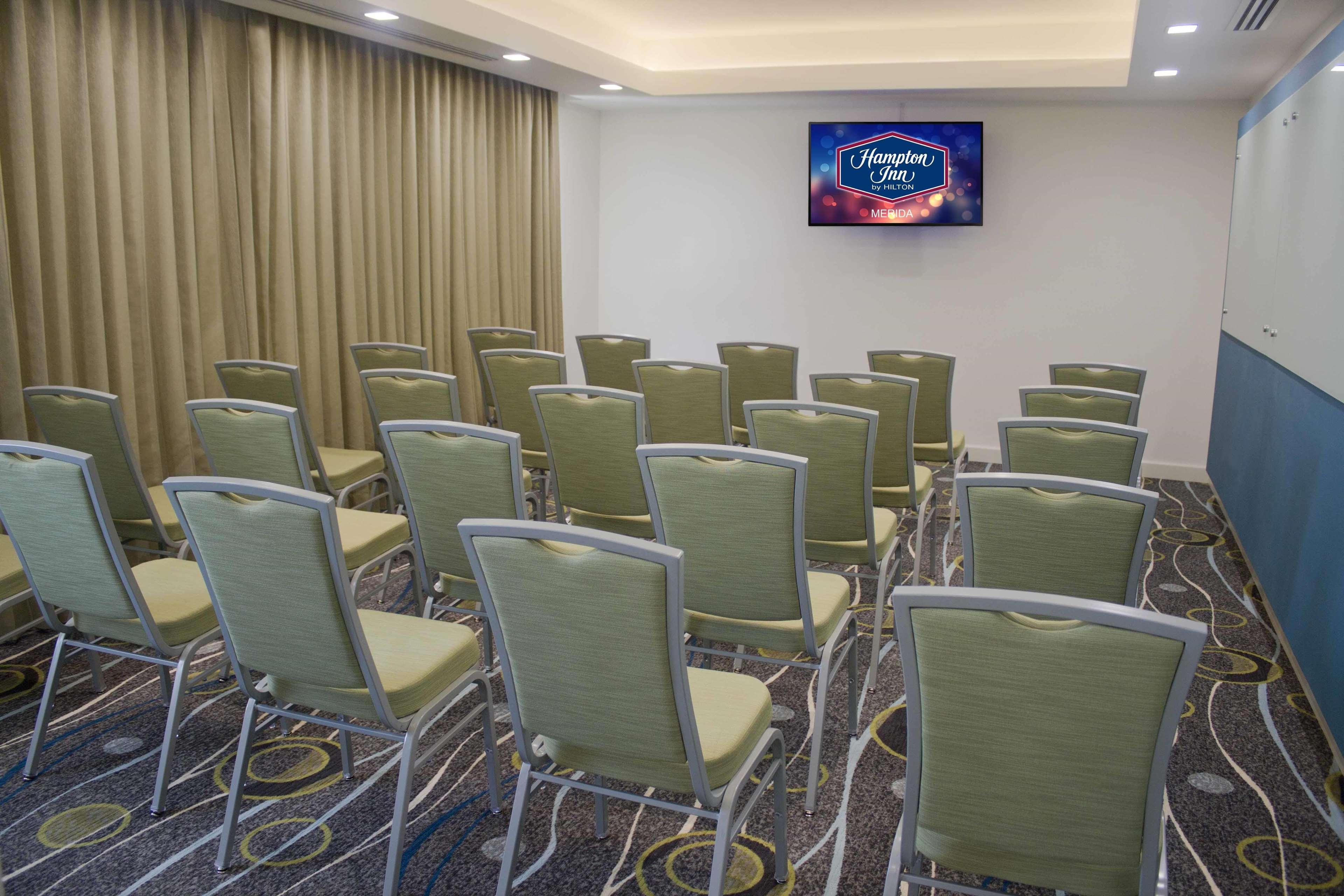 Hampton Inn By Hilton Merida Exterior photo