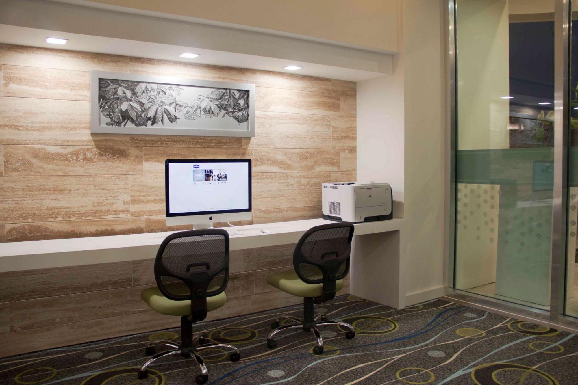 Hampton Inn By Hilton Merida Exterior photo