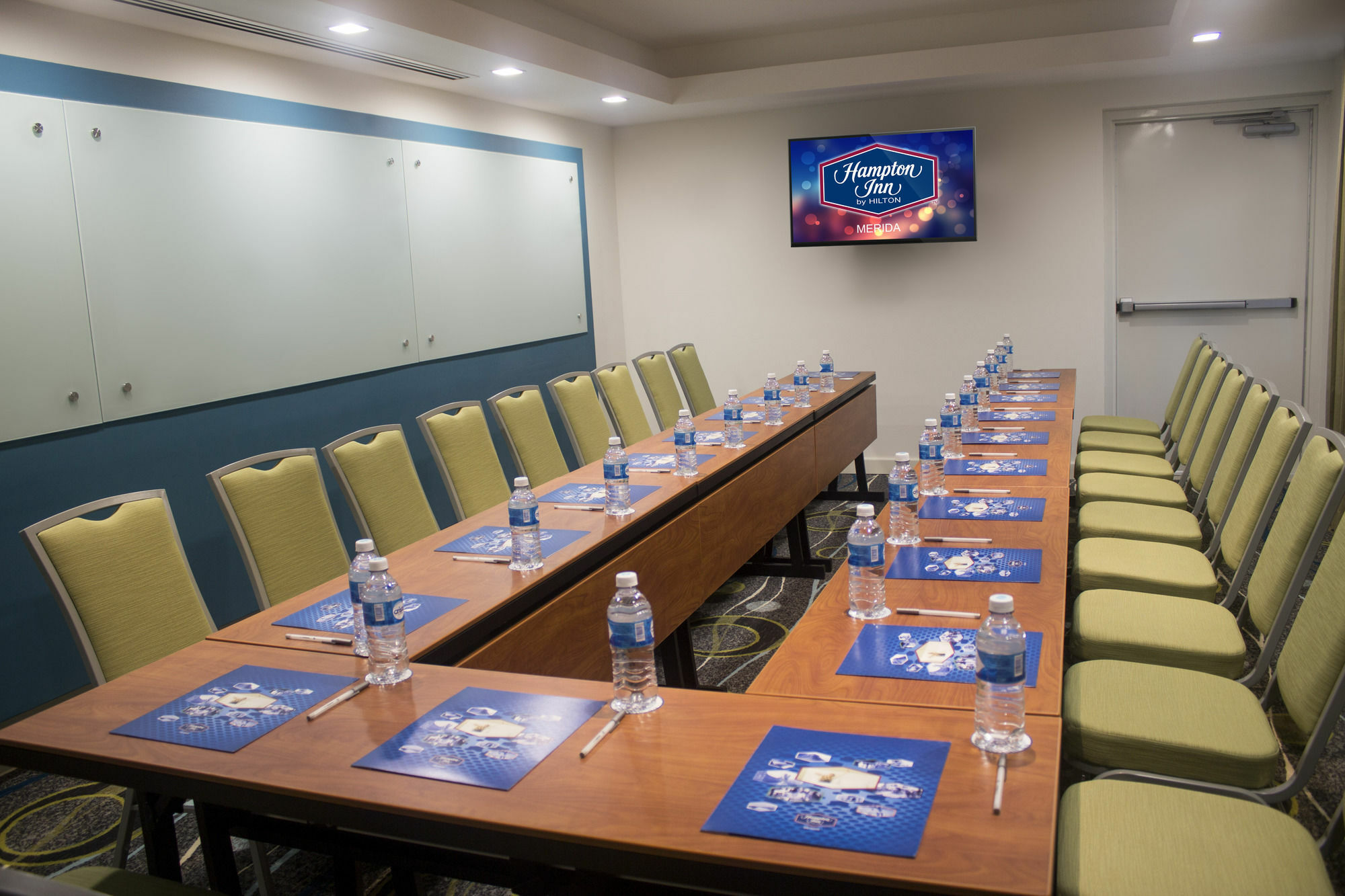 Hampton Inn By Hilton Merida Exterior photo